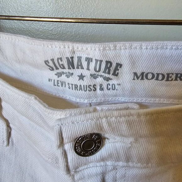 EUC SIGNATURE LEVI'S STRAUSS & CO. MODERN BERMUDA SHORTS SIZE 4 / SMALL - Picture 11 of 14